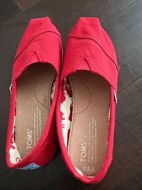 TOMS Women's Red Canvas Slip-On Flats